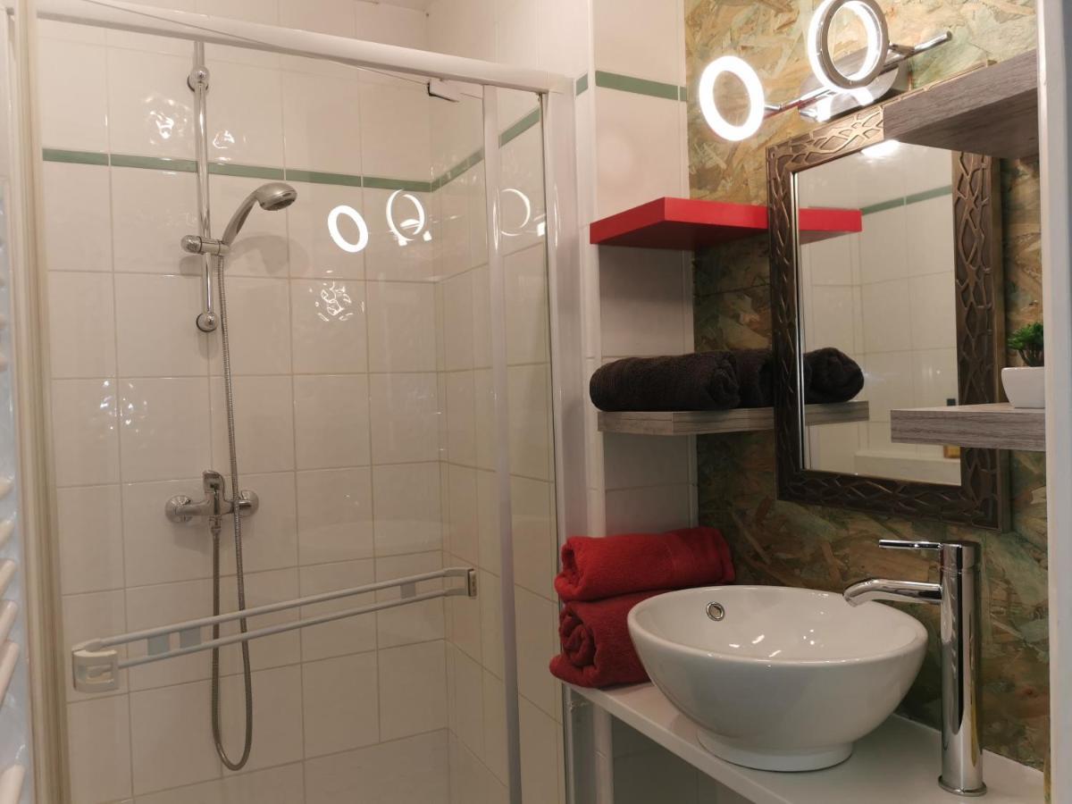 Ty Clement Apartment Динан Екстериор снимка